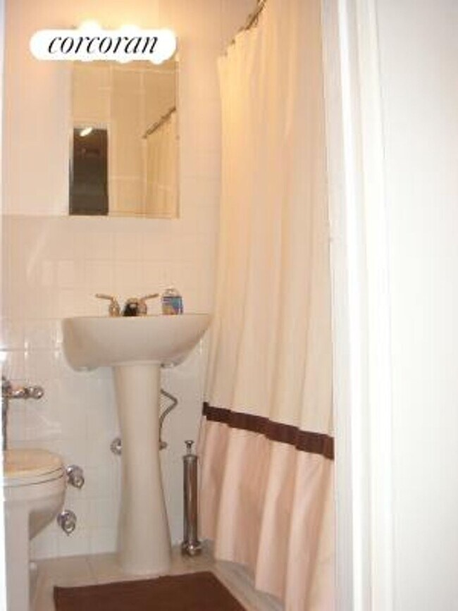 Foto del edificio - 217 E 89th St