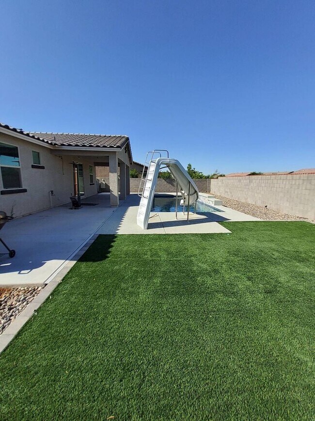 Foto del edificio - Litchfield Park Beauty