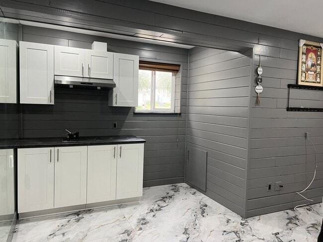 Photo du bâtiment - 11825-11891 91 Ave