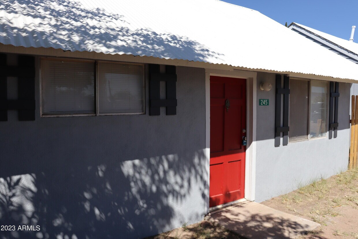 Foto principal - 245 N 2nd St