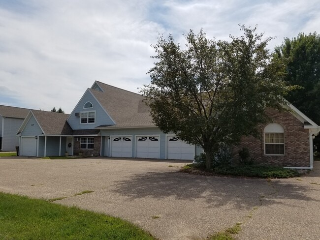 Building Photo - 1401 River View Ave