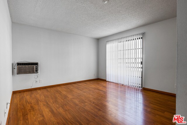 Building Photo - 820 S St Andrews Pl