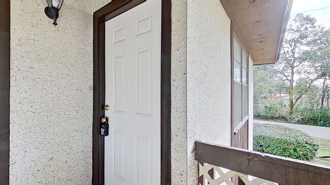 Foto del edificio - Beautiful Upstairs 2 bedroom 1 1/2 bath Apartment in Orange Park.!