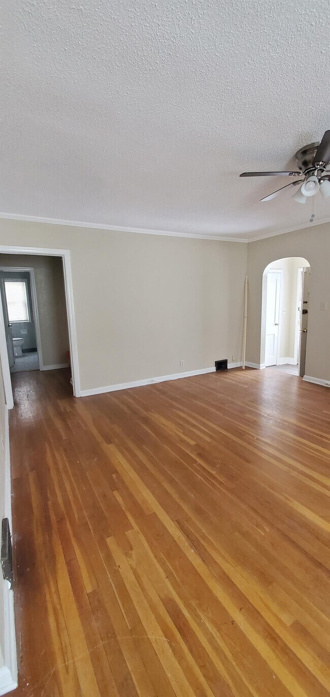 Foto del edificio - 6233 Agnes Ave