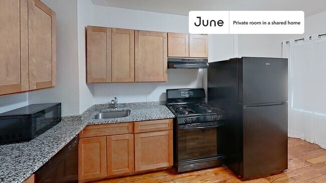 Building Photo - Private bedroom in 4 bed/1 bath Home