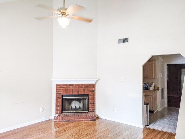 Foto del edificio - 104 S Whetherbine Way