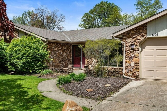 Building Photo - 4108 W Kings Row St