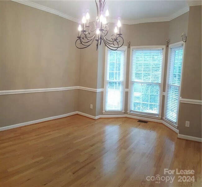 Foto del edificio - 208 Poplar Grove Rd
