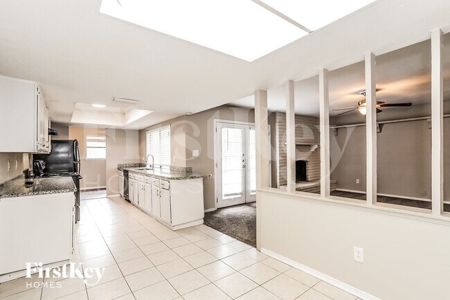 Foto del edificio - 16939 Macleish Dr