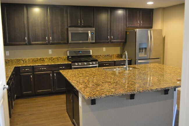 Building Photo - 3013 Camino Sereno Ave