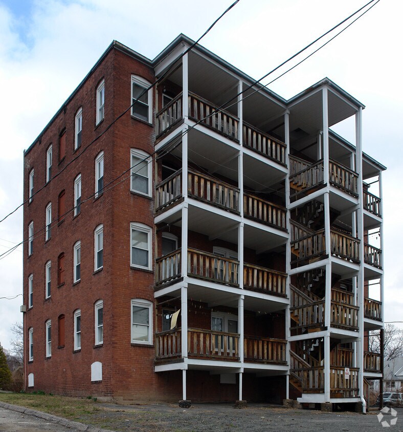 Building Photo - 4 Locust St