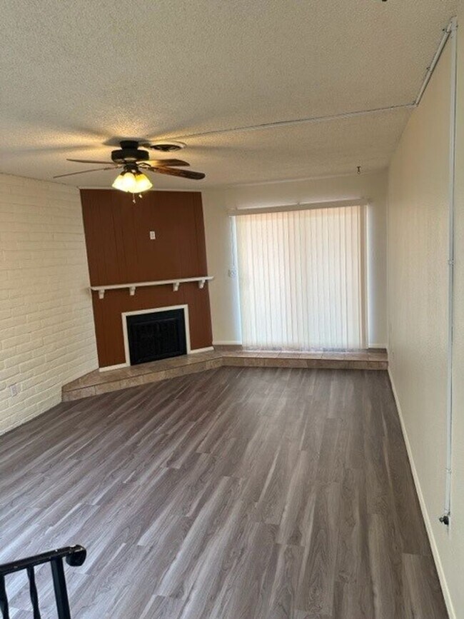 Foto del edificio - 2 Bed, 2 Bath Townhome