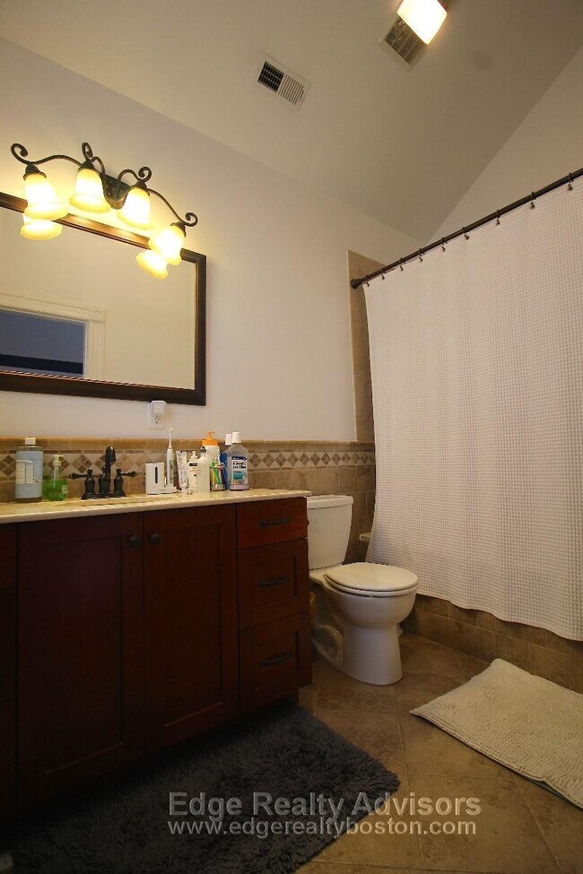 Foto del edificio - 33 Brooksdale Rd