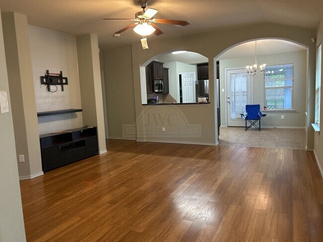 Building Photo - 6405 Clear Brook Dr