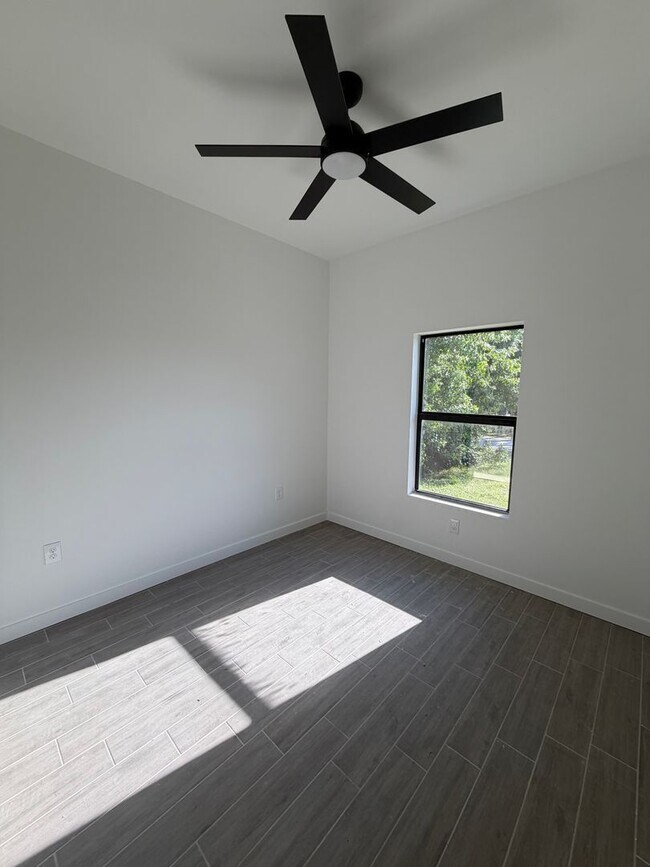Foto del edificio - 2103 Redmond St