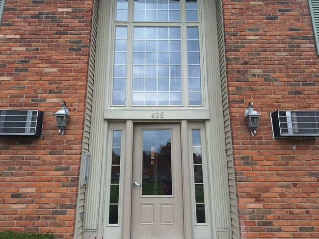 Building Photo - Move In Special!!!  Charming Rochester Condo.  Must see!!