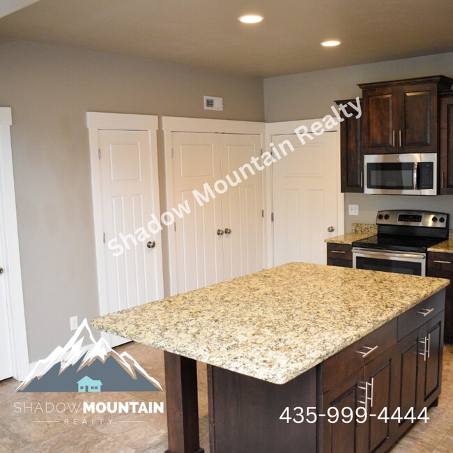 Building Photo - 466 E 2170 N