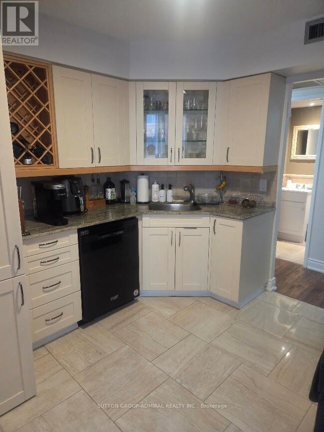 Photo du bâtiment - 5795 Yonge St