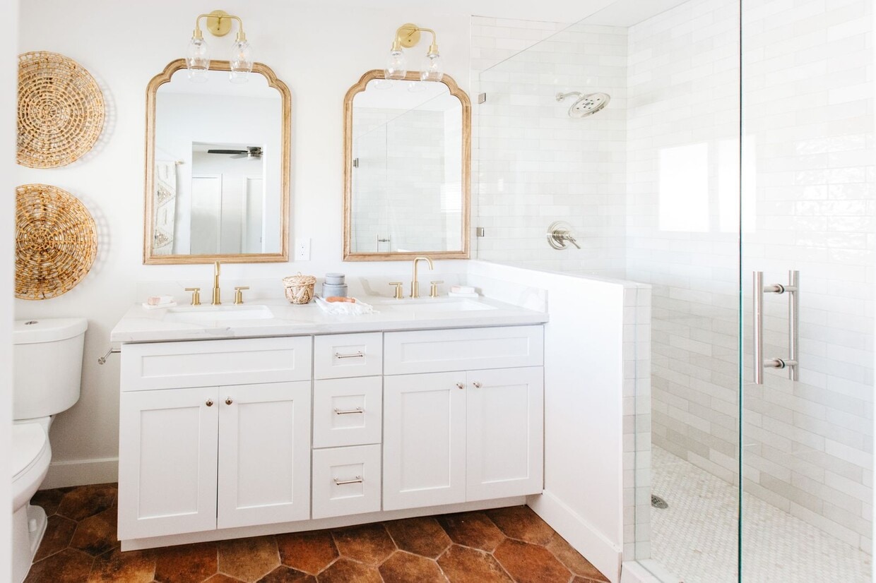 Primary Photo - Stunning Remodel near Old Town!