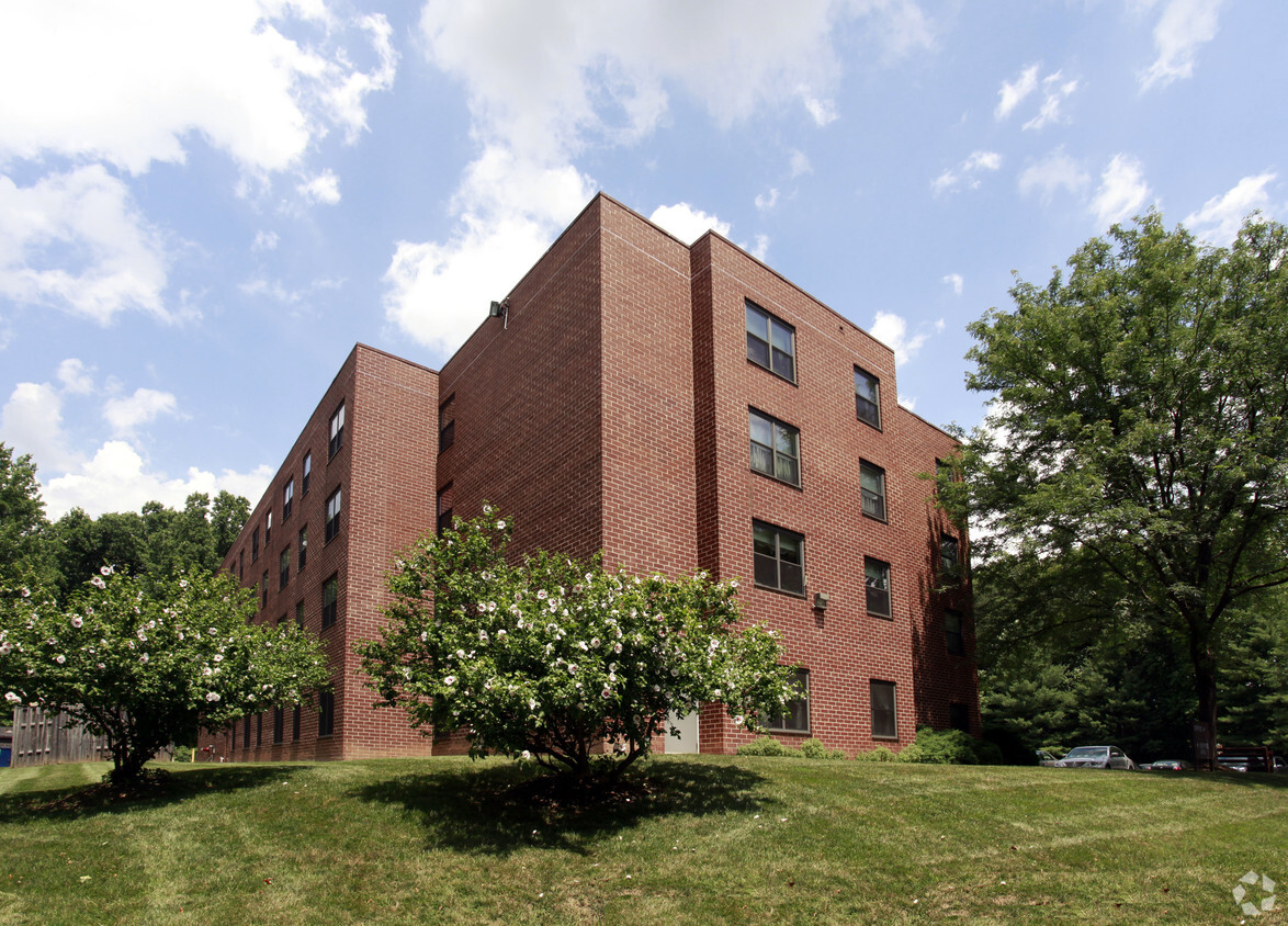 Foto del edificio - Burke Lake Gardens