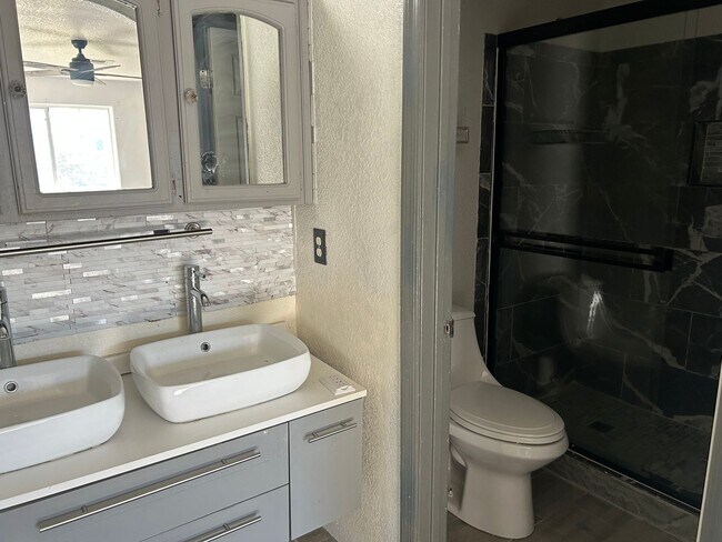 Building Photo - MOVE-IN READY!