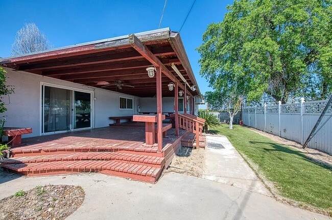 Foto del edificio - 327 N 2nd St
