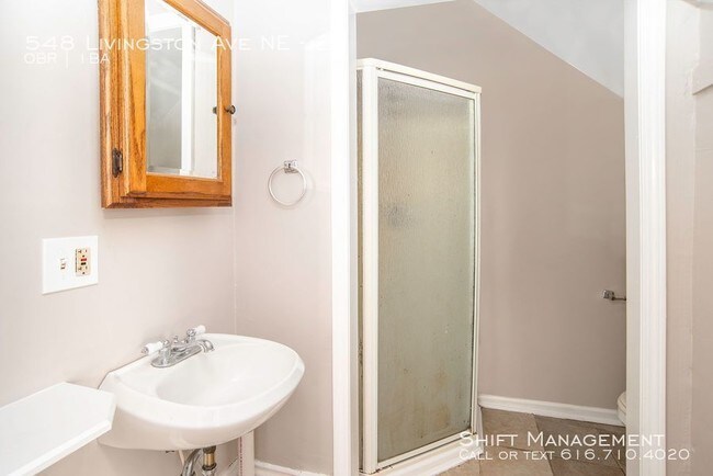 Building Photo - Updated Studio in Belknap Lookout!