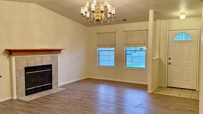 Foto del edificio - 945 Don Medico Dr