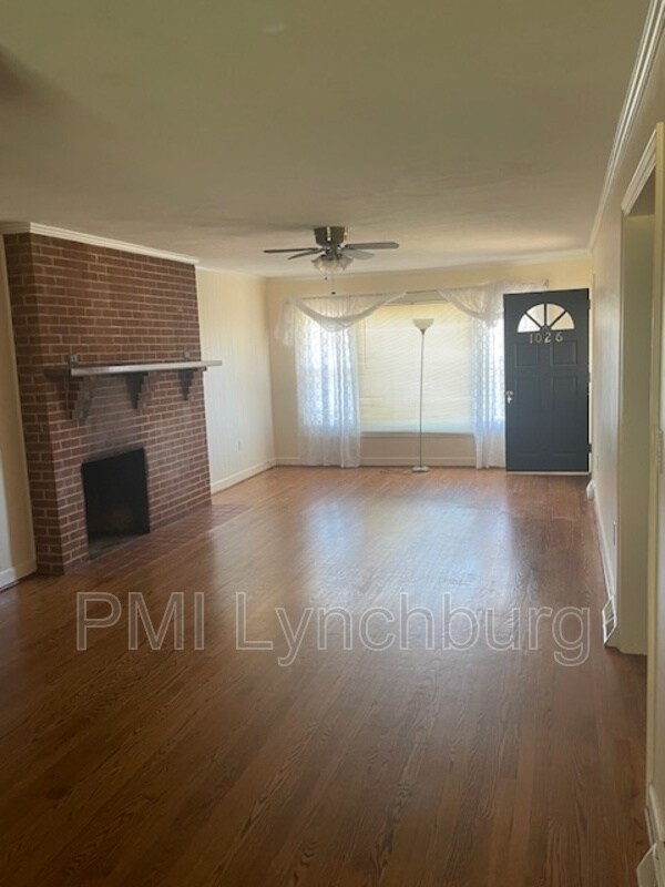 Foto del edificio - 1026 Lakeview Dr