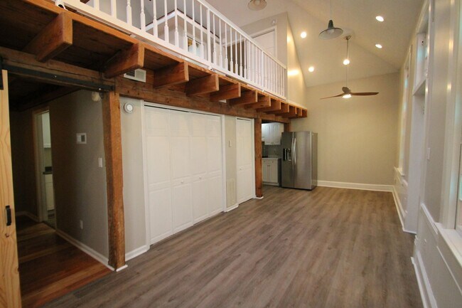 Foto del edificio - Exclusively Offered By Muse Realty, LLC