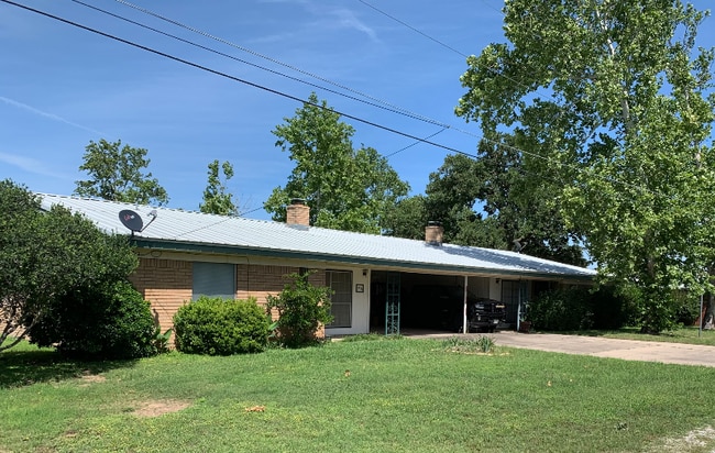 Building Photo - 1805 Greenwood Ln