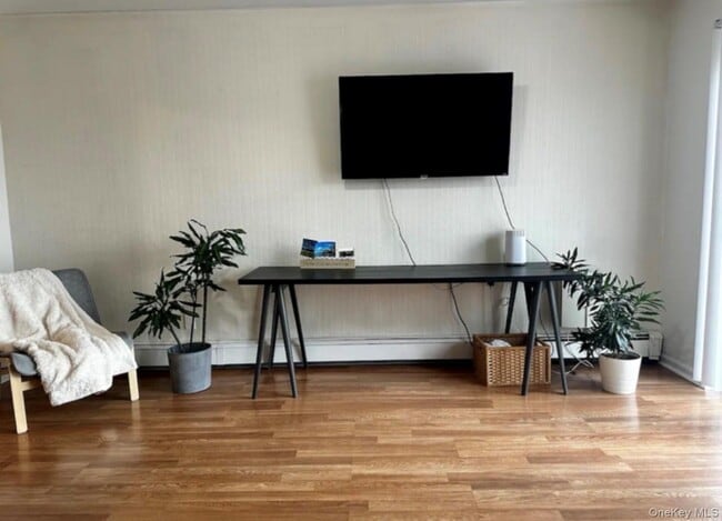 Foto del edificio - 92-12 25th Ave