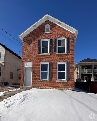Building Photo - 821 W 8th St