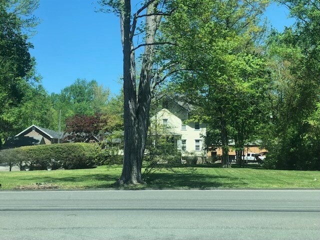 Vista desde la calle II - 390 Oak Tree Rd