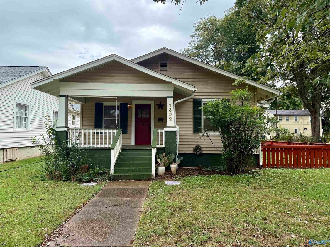 Primary Photo - 1302 Clinton Ave E