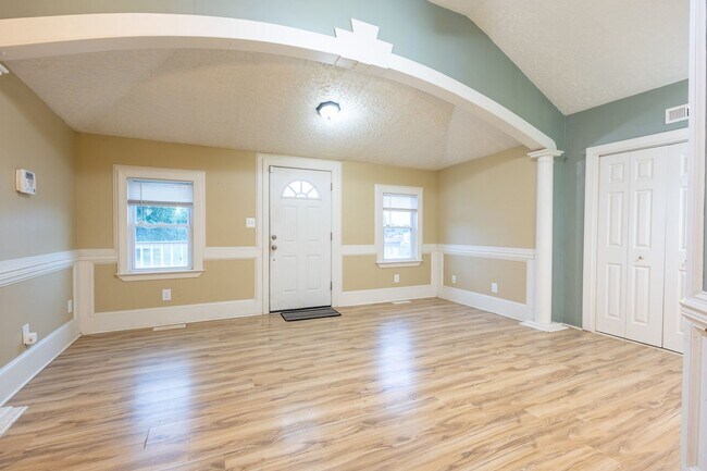 Foto del edificio - Cozy 3 BR/2 BA Single-Family Home in Halet...