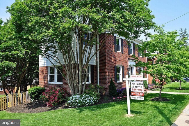 Building Photo - 2104 N Nottingham St