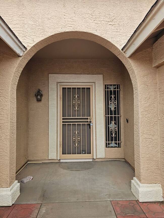 Foto del edificio - FREE RENT 3 BEDROOM 2 BATHS WITH A FIREPLA...