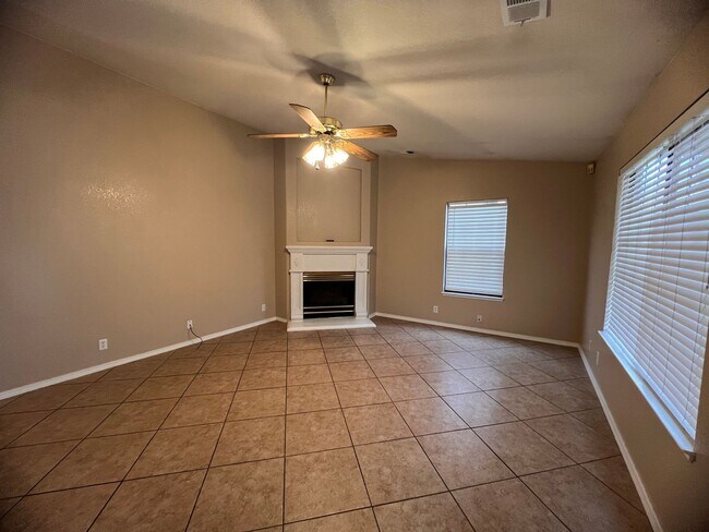 Foto del edificio - 1825 MODOC AVE 3 BEDROOM 2 BATHROOM EASTSI...