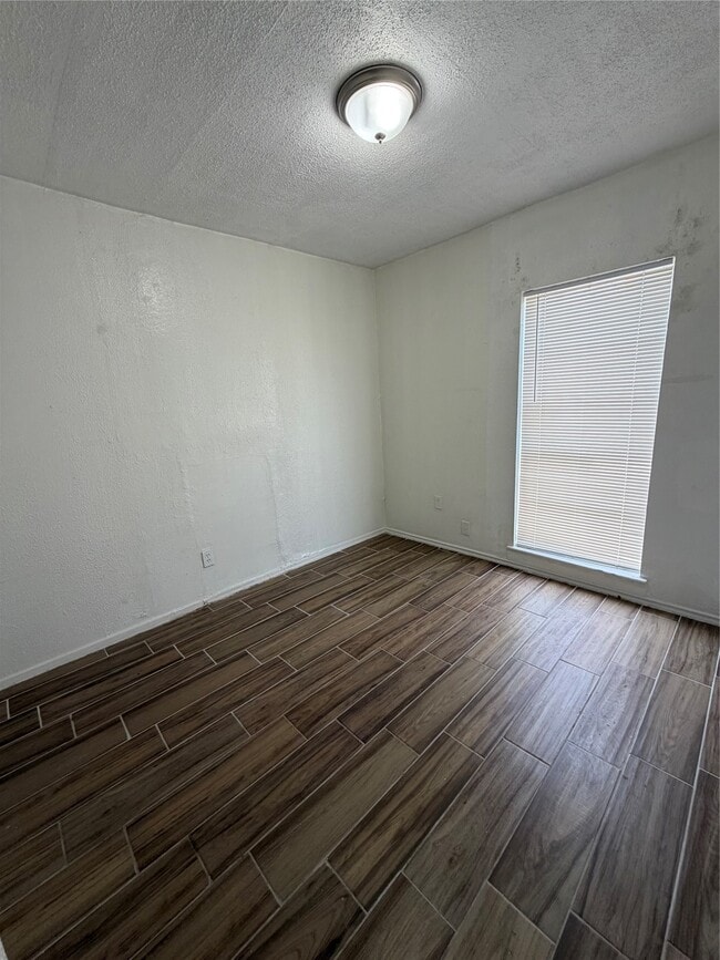 Building Photo - 5130 Ridgevan St