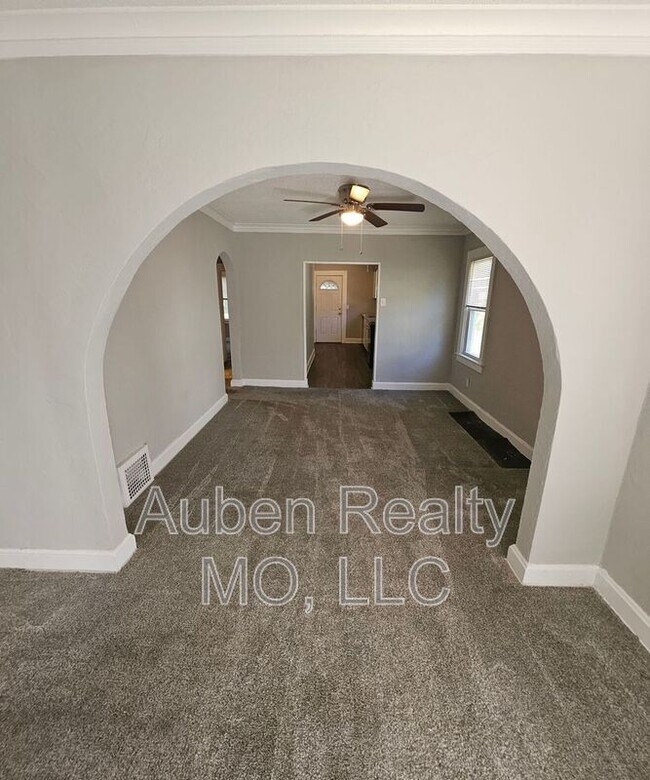 Building Photo - 1158 E 75th Terrace