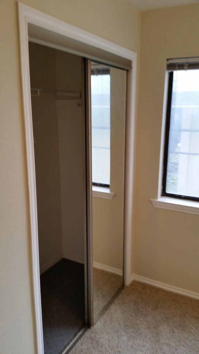 Foto del edificio - 701 Nelray Blvd