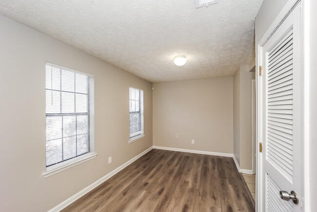 Building Photo - 2068 Sitser Ln