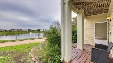 Building Photo - 20819 Settlers Lake Cir N