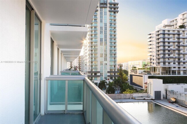 Foto del edificio - 333 NE 24th St