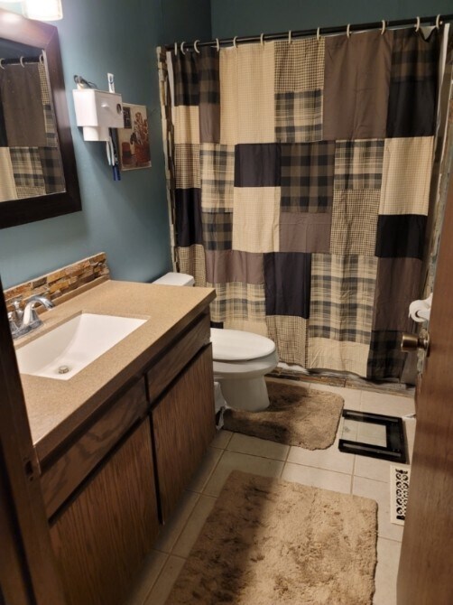 8099 71st St S Unit Middle Room, Cottage Grove, MN 55016 Apartments