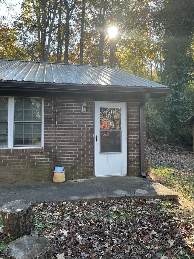 Building Photo - 2 bedroom 1 bath duplex is located off Whitehead Rd!