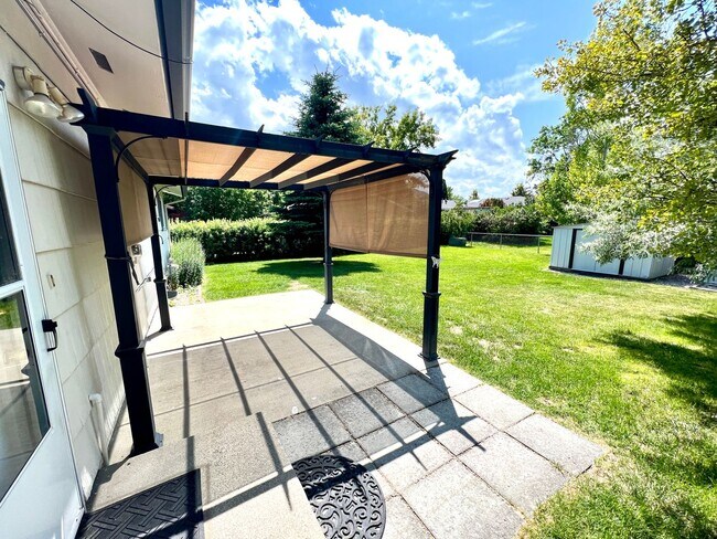 Foto del edificio - 4 bed 2 bath Single Family Home with Bonus Room, Fully Fenced Yard and Double Car Garage Close to...