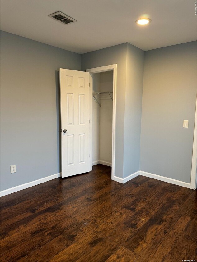 98 St Dr, Shirley, NY 11967 Room for Rent in Shirley, NY