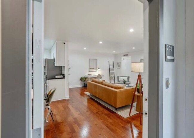 Foto del edificio - 811 S Bedford St